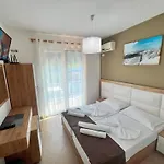 Brian 4* Velipojë