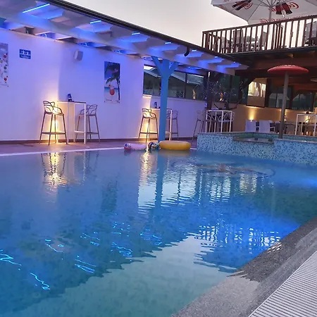 Brian 4* Velipojë