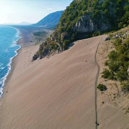 Brian 4* Velipojë