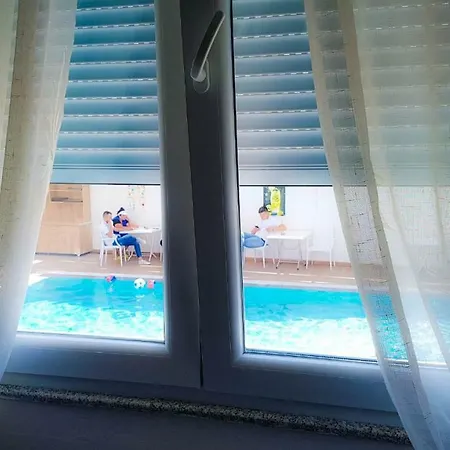 Brian Hotel Velipoje