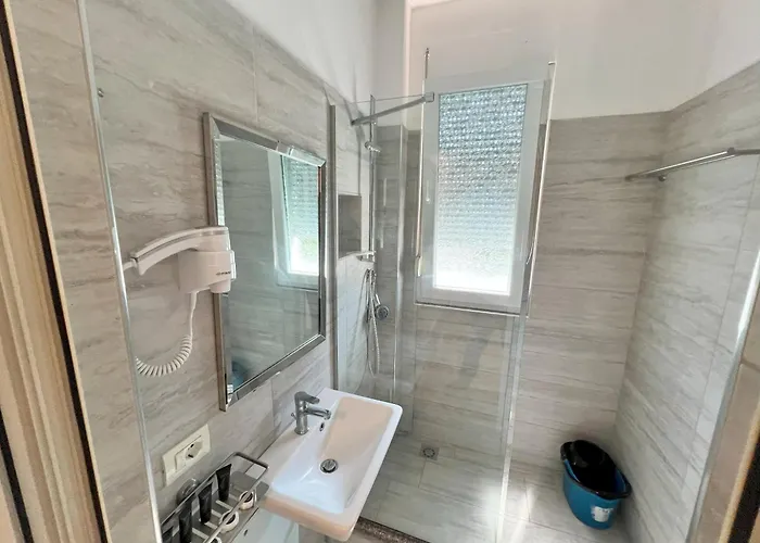 Brian ホテル Velipojë