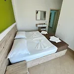 Brian ホテル 4*