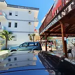 Brian ホテル 4*