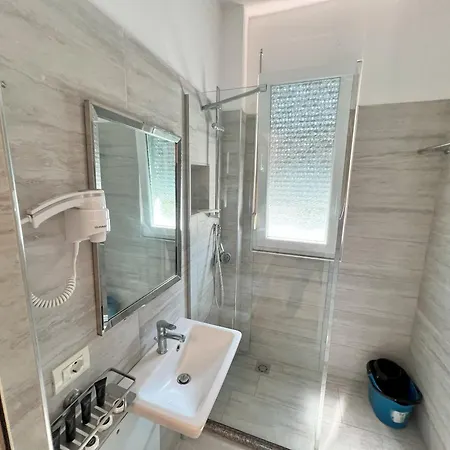 Brian Hotel Velipojë