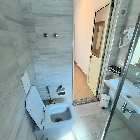 Brian Hotel Velipojë