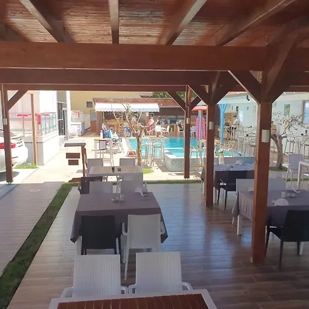 Brian Hotel Velipojë